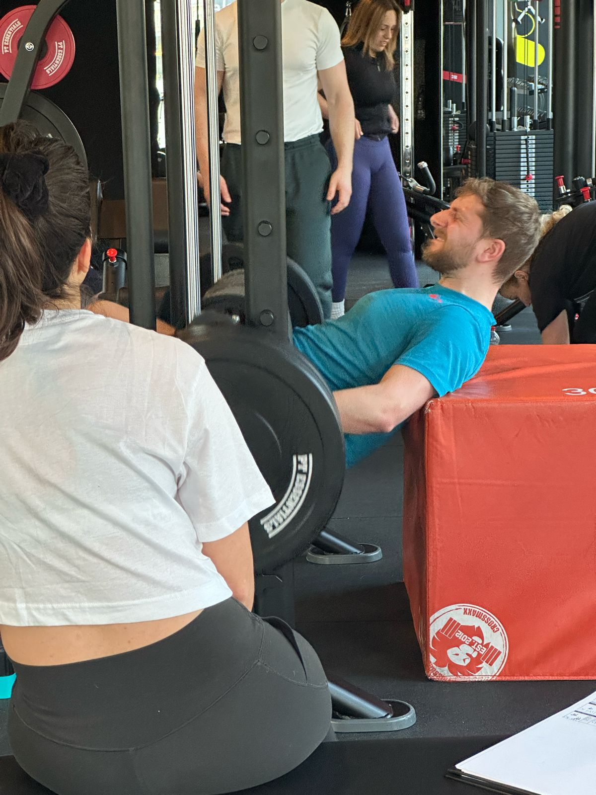 Trainingsmoment tijdens de challenge in Sportsclub Roeselare